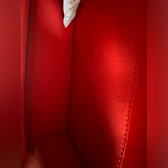 CHRISTIAN LOUBOUTIN SIGNATURE RED VINYL FAUX PATENT MAKEUP CLUTCH NWOT - Picture 14 of 15